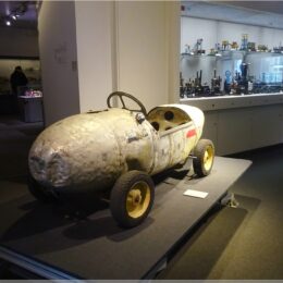 Auto aus Flugzeugtank