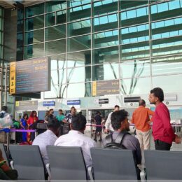 Warten vor dem Terminal