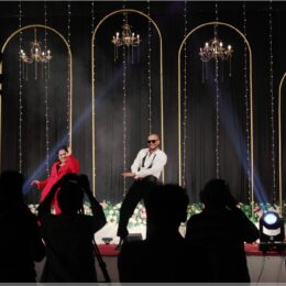 Komal und Somesh auf der Bühne