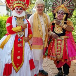 mit den Kathakali-Tänzern