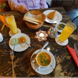 Dal Suppe und Pappadam
