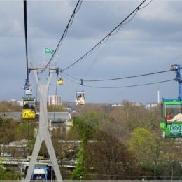 mit der Seilbahn über den Rhein