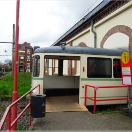 alter Wagen als Eingang