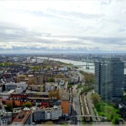 Blick den Rhein aufwärts