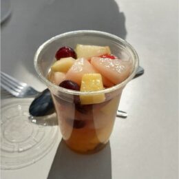 Früchtebecher aus der Cafeteria