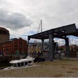 Klappbrücke am Querkanal