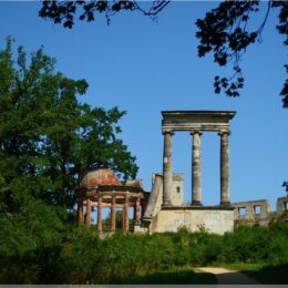 Monopteros und Ionische Säulen