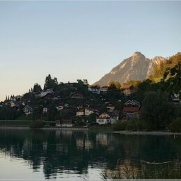 Sarnersee mit Blick zum Stanserhorn am Abend
